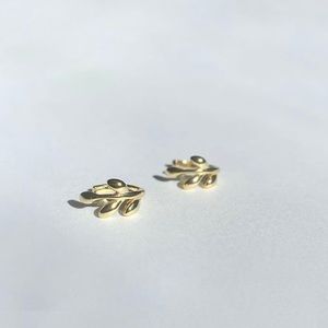 Leaves no piercing ear cuff